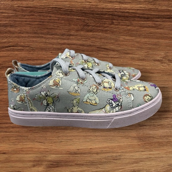 Disney x TOMS Grey Seven Dwarfs Printed Canvas Sneakers Youth Size 2. - Picture 10 of 10